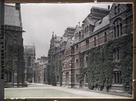 Image représentant Le côté Sud du Kebb College