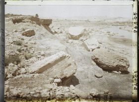 Image représentant Blocs de maçonnerie arrachés au barrage lors de la catastrophe de 1927
