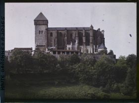 Image représentant France, St-Bertrand-de-Comminges, Cloître de la Cathédrale, Cathédrale, vue d'ensemble