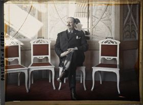 Image représentant Monsieur Mosconi, ministre des Finances d'Italie, au Kurhaus Hôtel