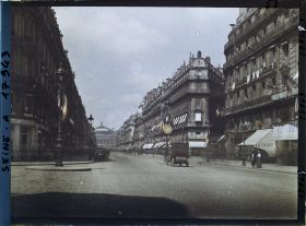 Image représentant L'avenue de l'Opéra au lendemain des fêtes de la Victoire des 13 et 14 juillet 1919
