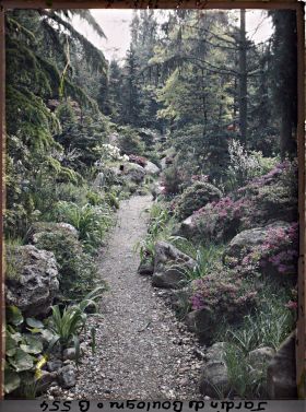 Image représentant Chemin du " village japonais " longeant le jardin français en direction du jardin anglais