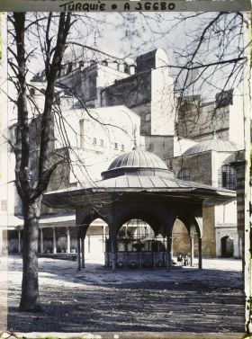 Image représentant Fontaine aux ablutions de la Aya Sophia Camii ("mosquée Sainte-Sophie")