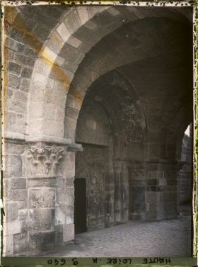 Image représentant La porte du porche sud