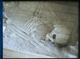 Image représentant Grotte Barma Grande, squelette trouvé le 12 janvier 1894