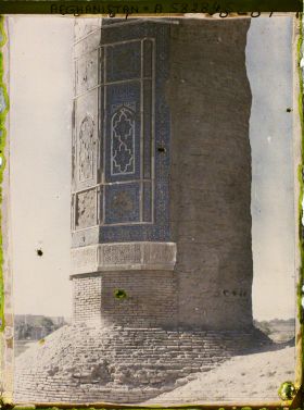 Image représentant Base du minaret restant de la Musalla de Gawhar-Châd : le Munar Nahbas
