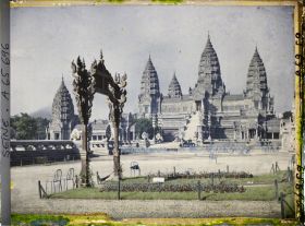 Image représentant L'Exposition Coloniale Internationale de 1931, le temple d'Angkor Vat et le portique du Cambodge