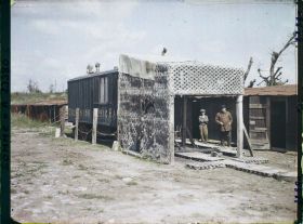 Image représentant France, Barleux, Roulotte servant d'habitation à un avocat et provenant d'un forain