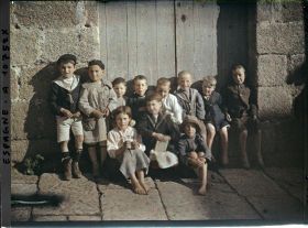 Image représentant Espagne, La Corogne, Bande de gosses dont des blonds aux yeux bleus