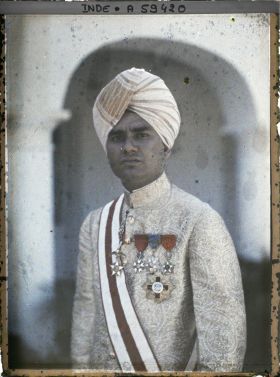 Image représentant Portrait en buste du sirdar Jarmani Dass, premier ministre et conseiller personnel du maharadja de Kapurthala