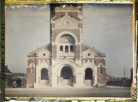 Image représentant Somme, Albert, Une partie de la façade de la Basilique