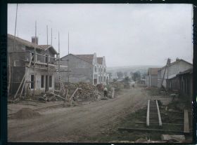 Image représentant France, Charny, La Grande Rue vue vers la Meuse (Reconstructions)