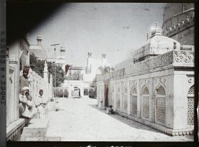 Image représentant La tombe du saint musulman Khaja-ud-Din Chishti dans le dargâh Sharif