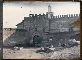 Image représentant Vue extérieure de Bâb Guissa et du minaret de la mosquée éponyme