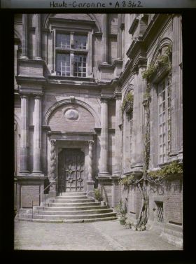 Image représentant La porte du grand perron de l'Hôtel de Bernuy