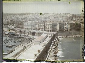 Image représentant La jetée Kheïr Ed Dine, les quartiers européens et la ville haute