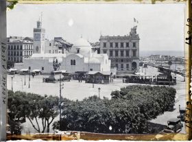 Image représentant La place du Gouvernement et la mosquée de la Pêcherie