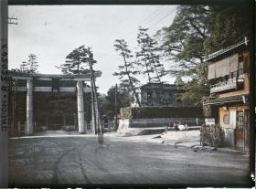 Image représentant Sanctuaire Yasaka-jinja : torii de la porte d'entrée sud