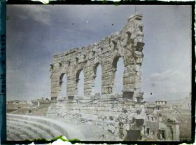 Image représentant Vestige du mur entourant les arènes