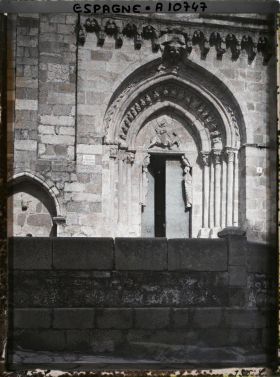 Image représentant Espagne, La Corogne, La façade de la vieille Eglise romane de Santiago