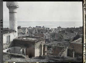 Image représentant Quartier récemment détruit par un incendie près de la Sultan Ahmet Camii (" mosquée Bleue ")