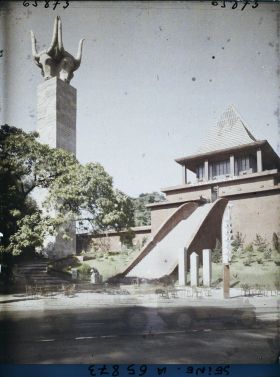 Image représentant L'Exposition Coloniale Internationale de 1931, le pavillon de Madagascar et la tour des Bucranes