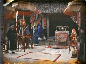 Image représentant Les préparatifs au temple lors du Te Ky-phuc (cérémonie pour demander le bonheur)