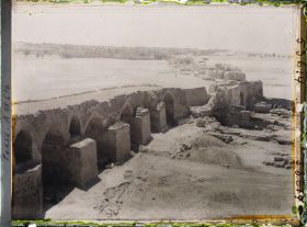 Image représentant Vestiges du Band-e Kaisar,pont-barrage sassanide (vers 260) sur le fleuve Karoun (550 mètres de large)