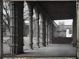 Image représentant Espagne, Avila, San Vicente vers l'extérieur : les Colonnes si légères sont en granite