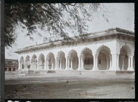 Image représentant La salle des audiences publiques (Diwan-i-Am) dans le fort Rouge (Lal Qila)