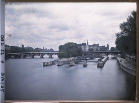 Image représentant L'île de la Cité, le Pont-Neuf et le barrage de la Monnaie depuis le pont des Arts