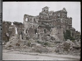 Image représentant France, Albert, L'Eglise vue prise de la rue de Bapaume