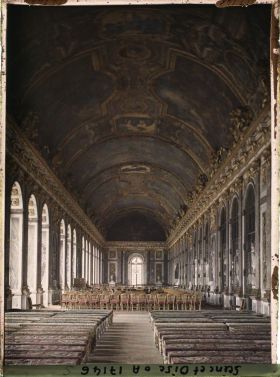 Image représentant Vue d'ensemble de la galerie des Glaces aménagée pour le Congrès de la Paix (Traité de Versailles)