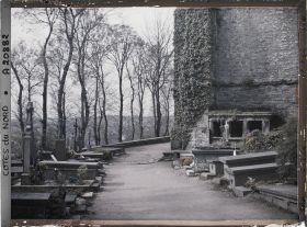Image représentant Le cimetière de l'église de la Trinité de Brélévenez