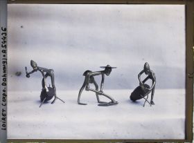 Image représentant Exposition d'art africain, figurines de musiciens et cultivateur