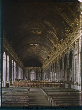 Image représentant France, Versailles, La Galerie des Glaces : au Palais de Versailles, le lendemain de la Signature de la Paix 30 juin 1919