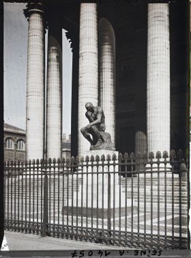 Image représentant Le Penseur de Rodin devant le Panthéon
