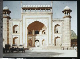 Image représentant La porte monumentale de l'enceinte du Taj Mahal