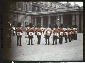 Image représentant Le départ de la garde à Buckingham Palace