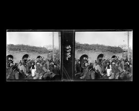 Image représentant Les visiteurs d'une foire monastique (miaohui) sur Huguosi dajie ("avenue du Monastère de la Protection du Pays")