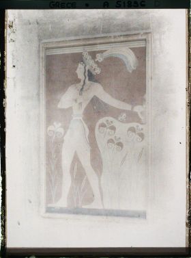 Image représentant Dans le Palais, la fresque du "Prince aux fleurs aux lis" , dans un corridor sur le côté sud de la cour centrale