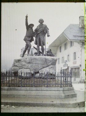 Image représentant France Les Alpes, Chamonix, Chamonix - Monument à de Saussure et à son guide Jacques Balmat