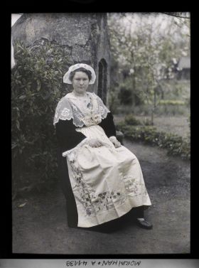 Image représentant Mademoiselle Rozio en costume arzonnais