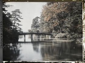 Image représentant Les jardins de la villa impériale Shugakuin Rikyû : l'étang Yokuryu et le pont Do-bashi
