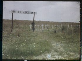 Image représentant France, Douaumont, L'entrée du Cimetière de Douaumont