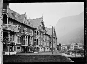 Image représentant L'hôtel Hardanger au bord du lac