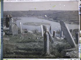 Image représentant Le haut (le fond) de la Corne d'Or depuis le cimetière d'Eyüp (au nord, de la rive droite) en direction du nord