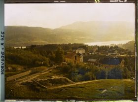 Image représentant La ville et le lac Heddalsvatnet