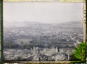 Image représentant Panorama sur la ville. A gauche, le tombeau de Timur Shah