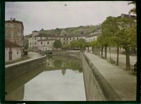 Image représentant Vue du canal latéral à la Garonne avec dans le fond le collège des Doctrinaires